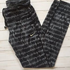 Nike Black and Gray Patterned Leggings
